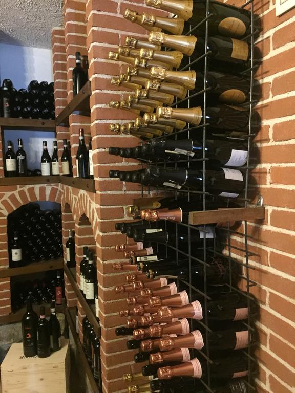 布奈餐厅酒店 Cortemilia 外观 照片